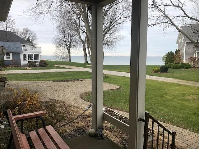 60 Center Rd — Photo 2