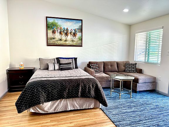 3rd image of 7670 La Jolla Blvd #7672