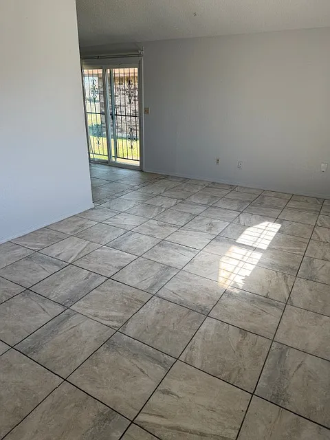 3 bed, 966 sqft, $1,277 — Photo 4