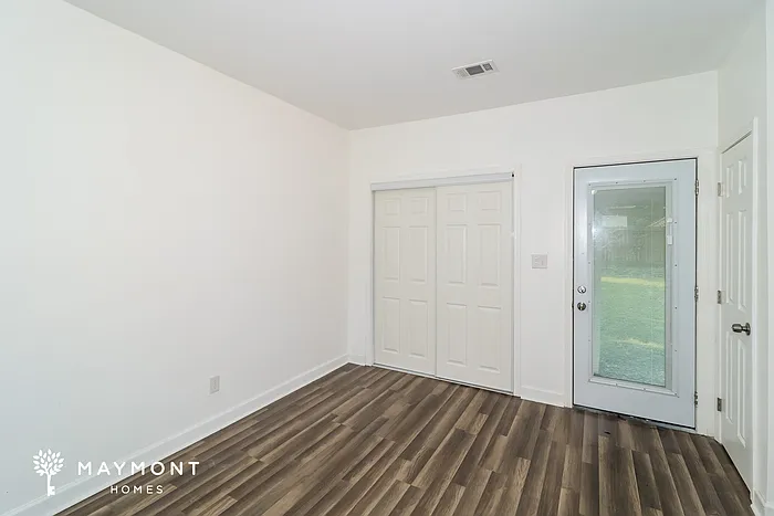 1592 Southern Ave — Photo 5