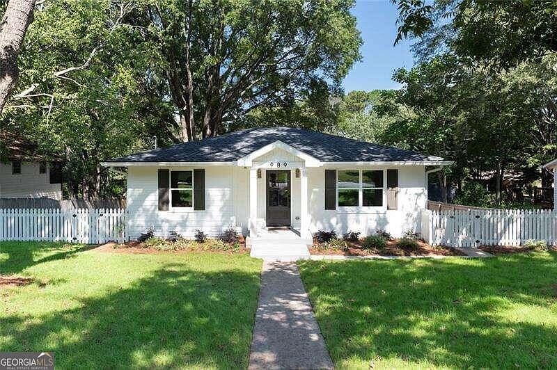 1st image of 989 McLinden Ave SE