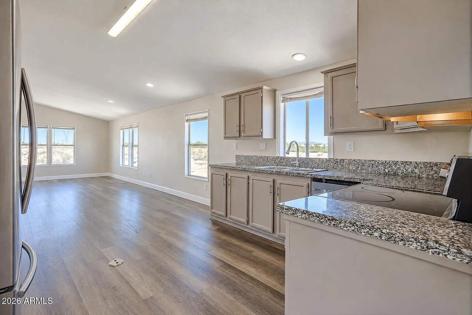 3 bed, 2.0 bath, 2016 sqft, $1,880 — Photo 4