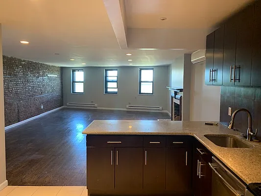 Rented by Salon Realty Corp | media 10