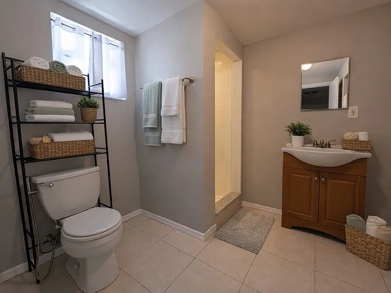 307 W Woodlawn Ave — Photo 4