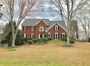 565 Estate Club Cir, Roswell, GA 30075