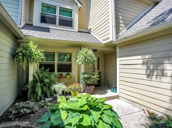 8156 River Bay Dr E, Indianapolis, IN 46240