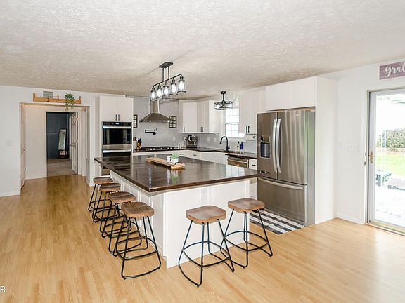 2nd image of 4580 Lakeshore Dr