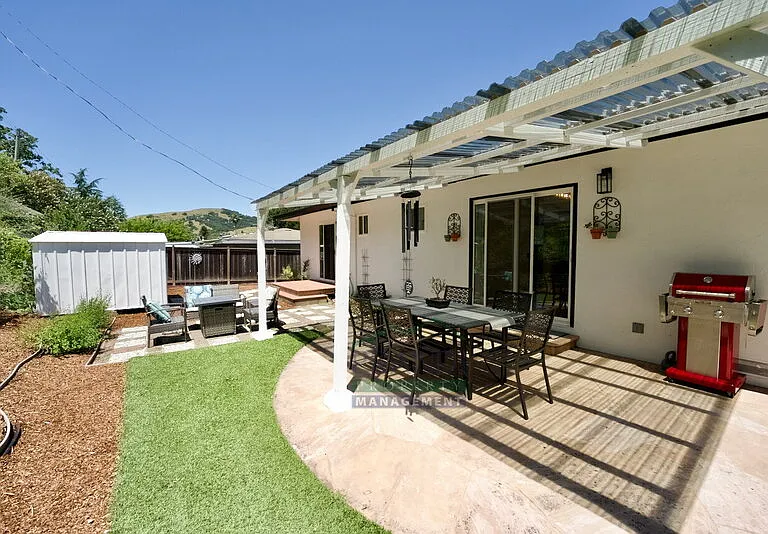 2061 Carolyn Way — Photo 20