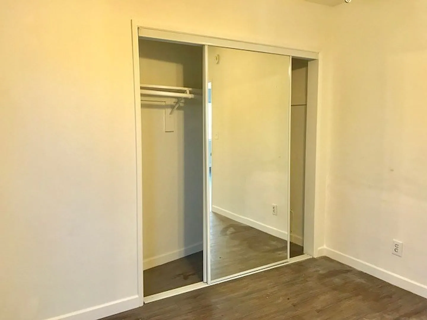 151 N Hoover St — Photo 4
