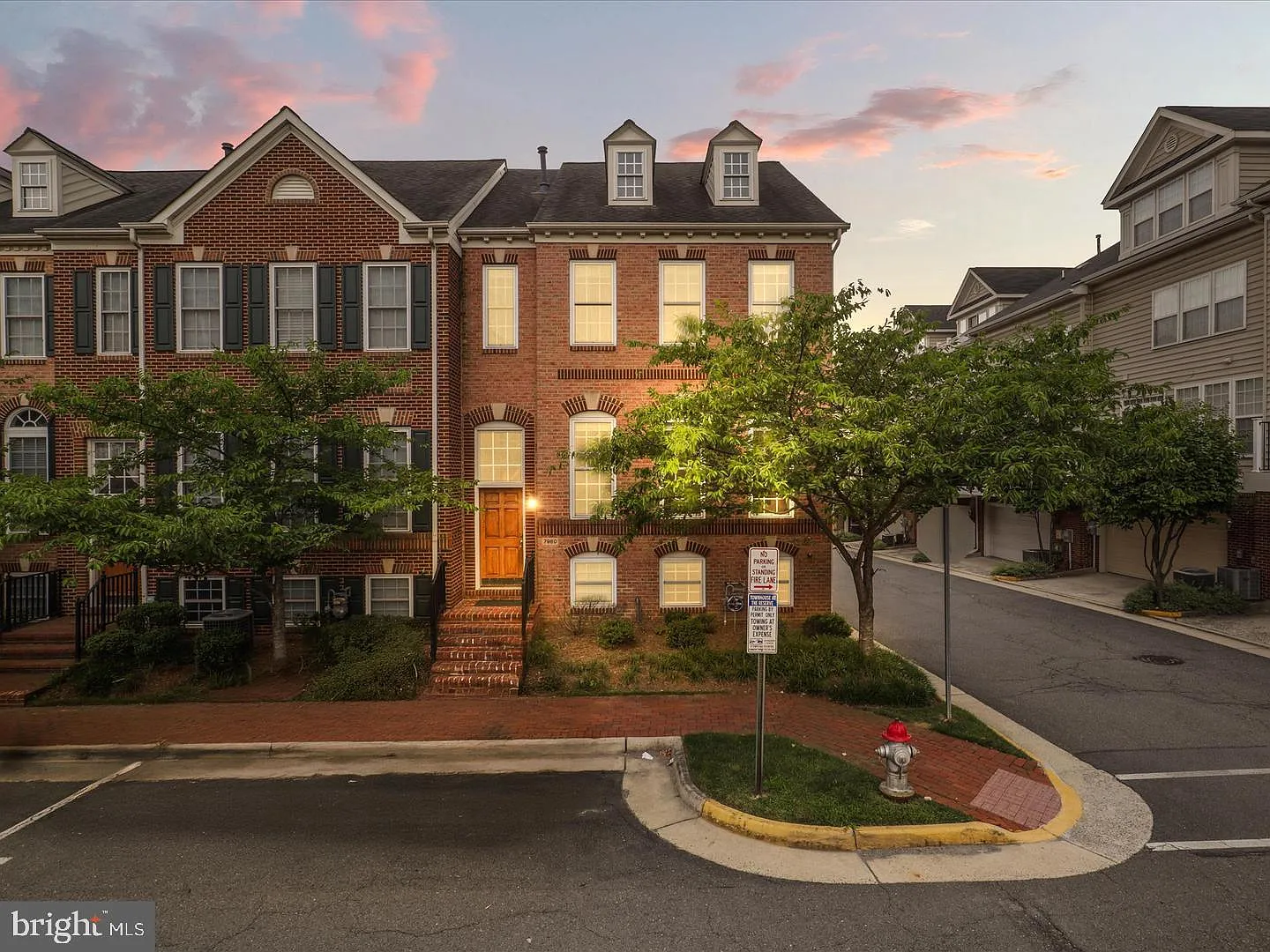 4 bed, 5.0 bath, 2786 sqft, $4,800 — Photo 1