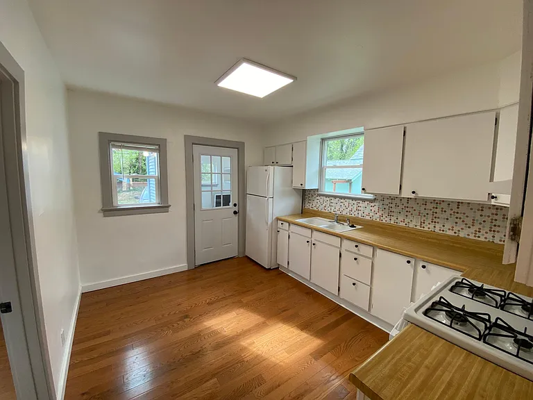 511 Mill St — Photo 8