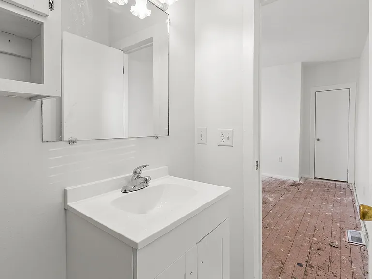 5422 S 23rd St — Photo 12