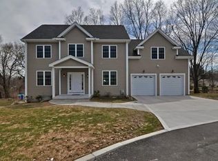 10 Morningside Dr, Medway, MA 02053