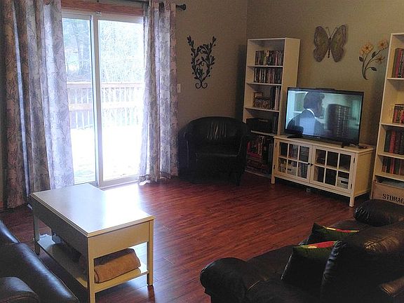 Living room (w/deck access)