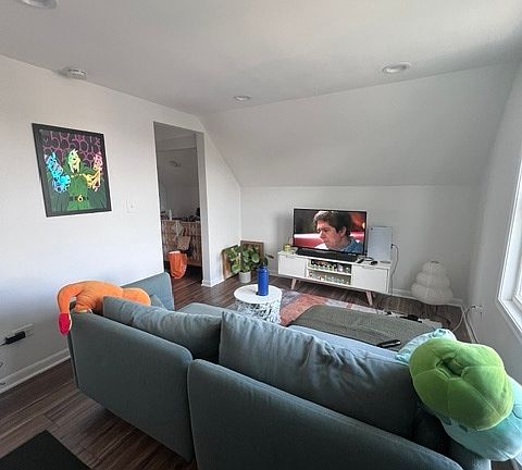 5th image of 5148 W Henderson St Unit 3
