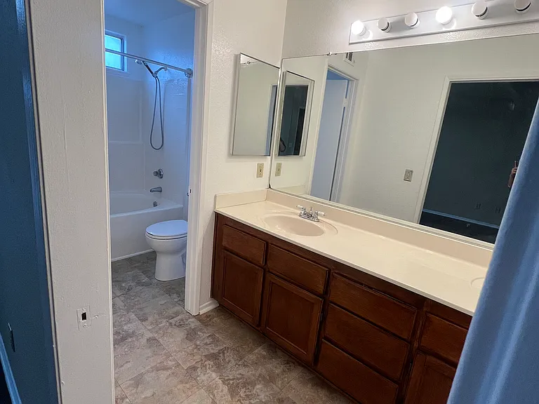 Elmhurst Dr — Photo 8