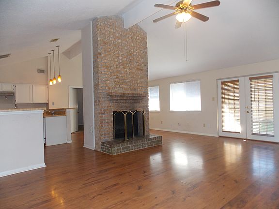 Spacious open concept floor plan