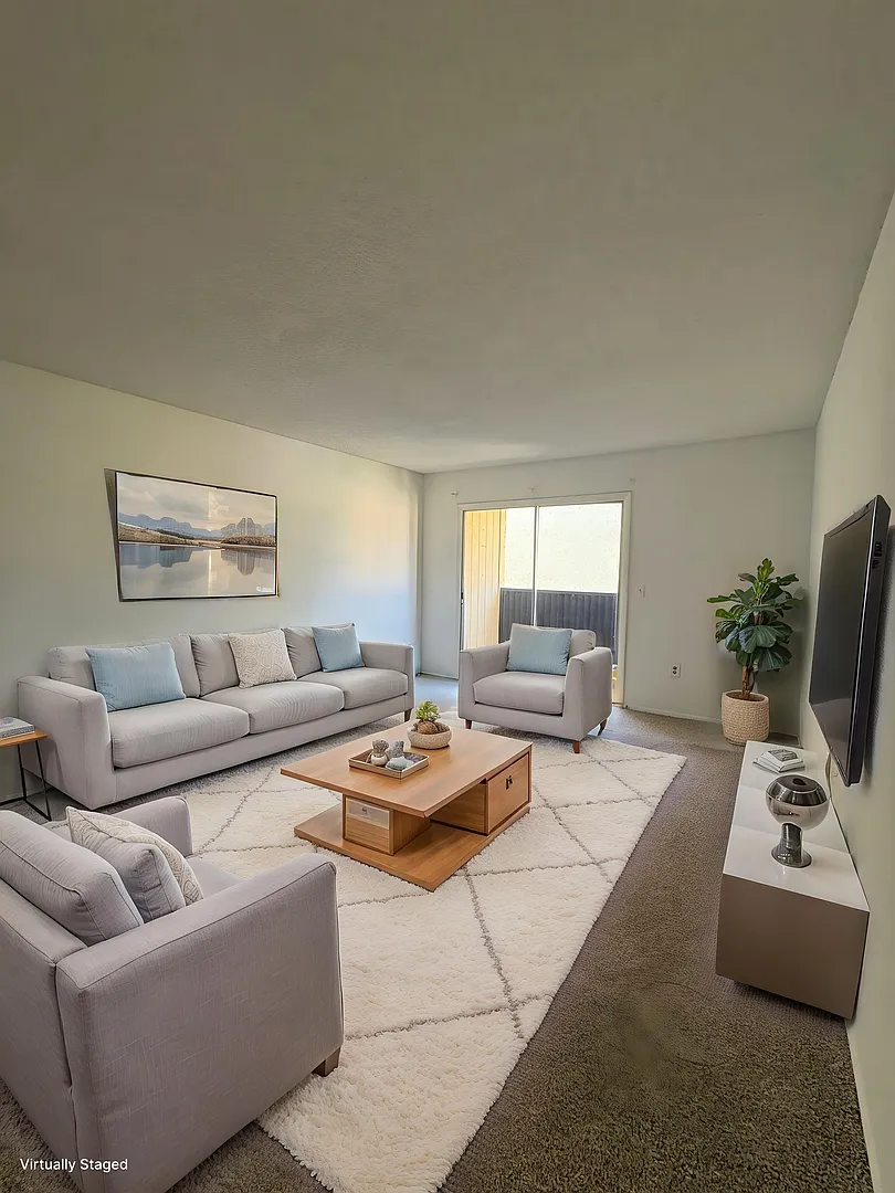 Beautiful Renovated Condo with Pool & Lake Views in Altamonte Springs! — Photo 4