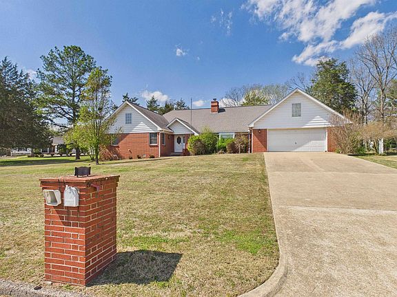 2nd image of 1738 Pinetree Ln