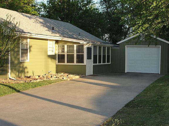 Exterior (Breezeway/Garage)