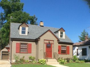 26 S Commonwealth Ave, Elgin, IL 60123