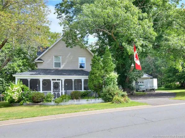 54 Broad Rd, Oromocto, NB E2V 1C2