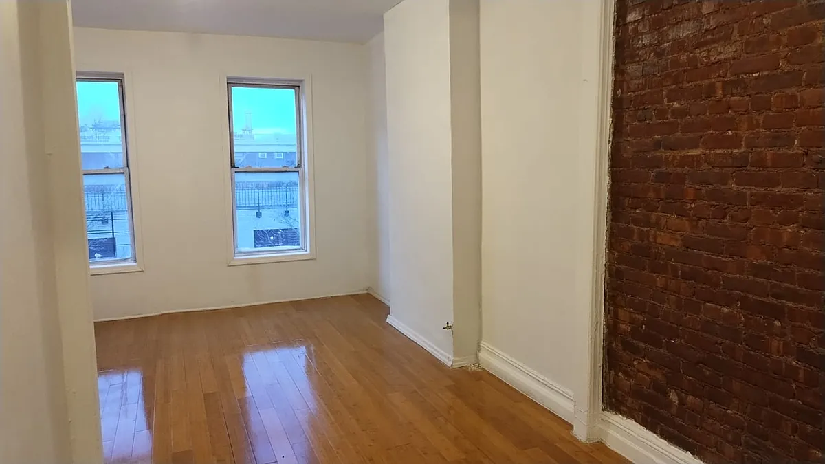 Building Photo - 842 Madison St #2