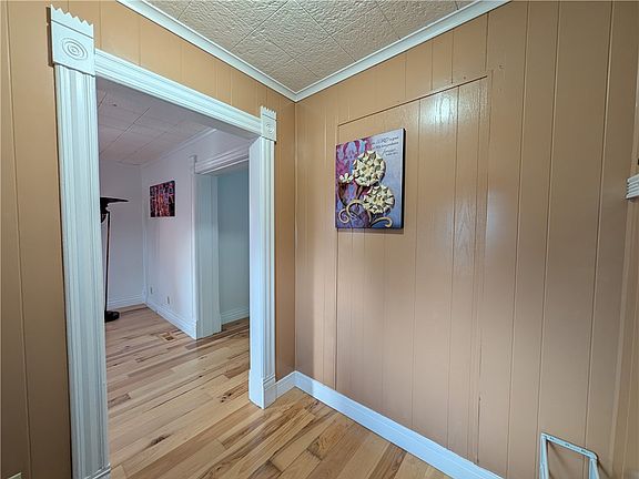 3rd image of 19 W Hazel St