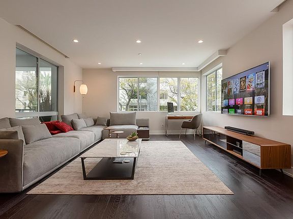 4th image of 450 N Palm Dr Unit 206