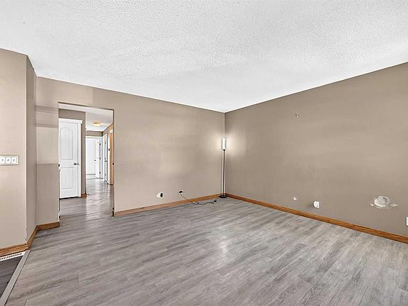 5th image of 143 N Rundleson Way NE