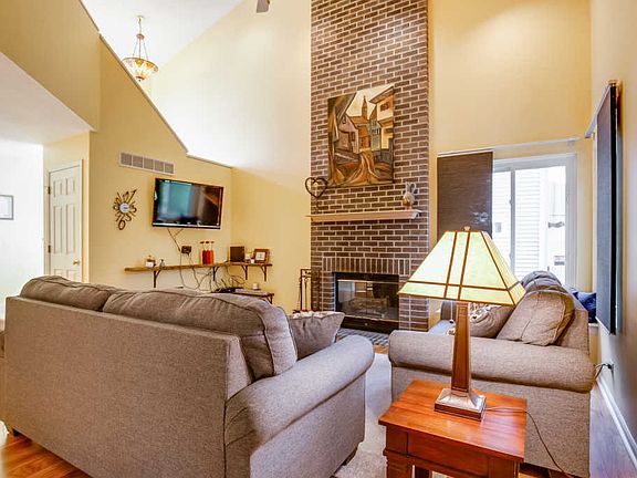 4th image of 762 Waterview Dr