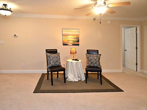 2nd image of 623 Wyndhurst Dr Unit 4