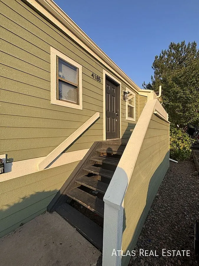 Spacious Aurora Home with Stainless Appliances, 2 Balconies & A/C — Photo 3