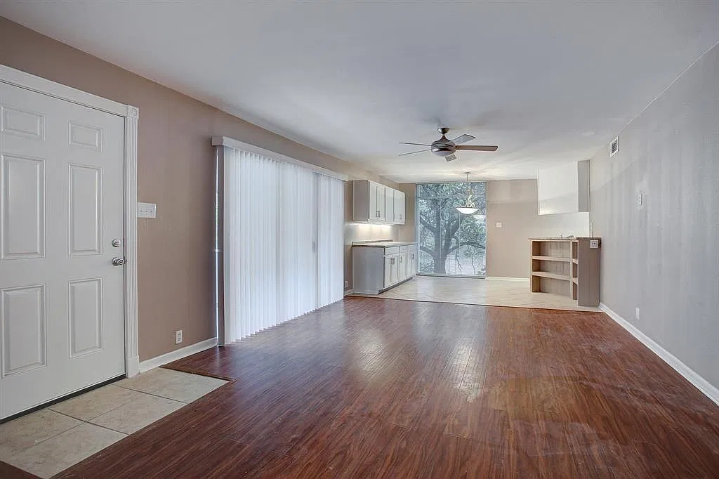 2 bed, 1.5 bath, 1140 sqft, $1,250 — Photo 3
