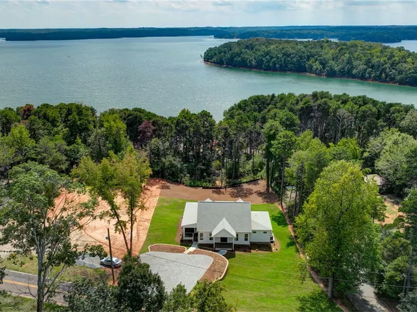 1218 Andersonville Rd, Townville, SC 29689