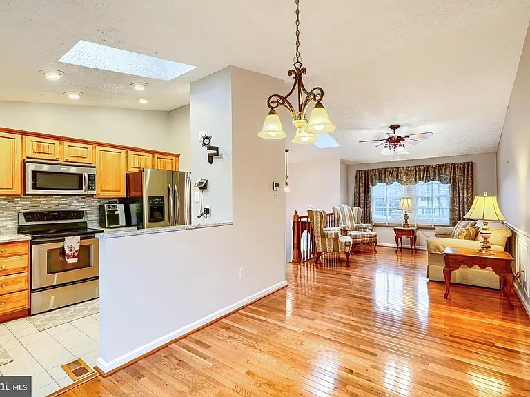 8908 Golden Tree Ln — Photo 7