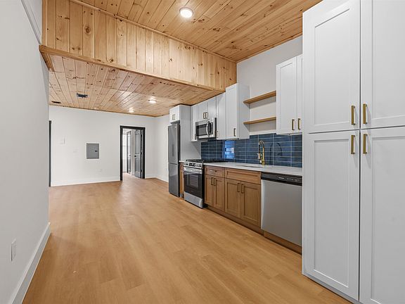 3rd image of 14 Westervelt Pl Floor 3