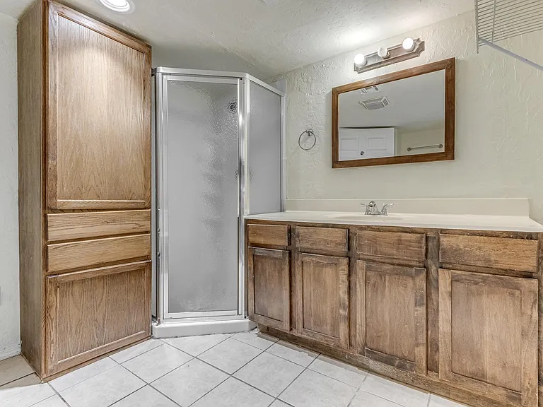 4205 NE 16th Ter — Photo 10