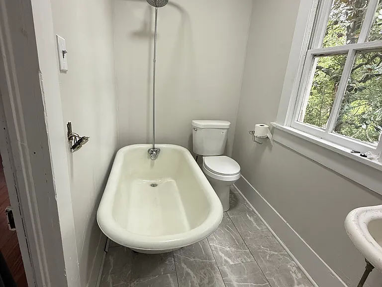 411 E Merry Ave #B — Photo 3