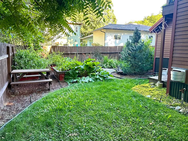 612 Poplar St #1 — Photo 5