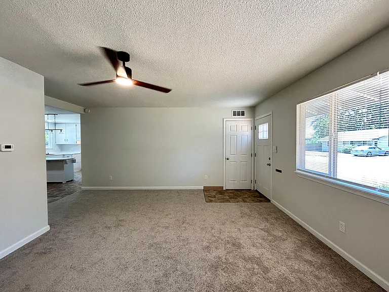 210 SW 142nd Ave — Photo 5