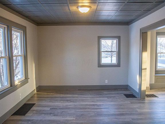 4th image of 41 E Lincoln Ave