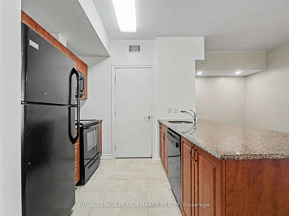 5th image of 234 Rideau St #2205