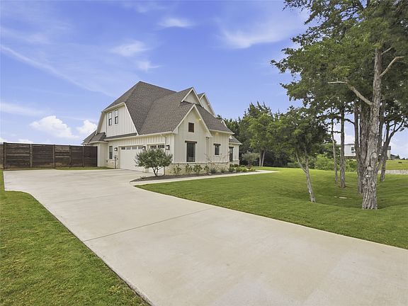 4th image of 4211 Azalea Way