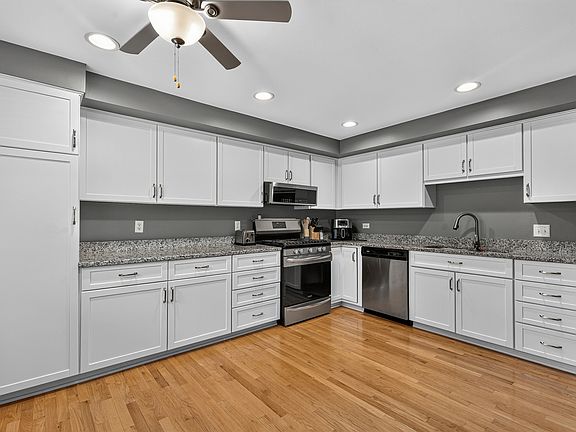 2nd image of 818 W Bonnie Ln