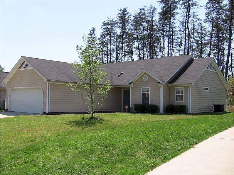 2nd image of 2809 Leo Dr