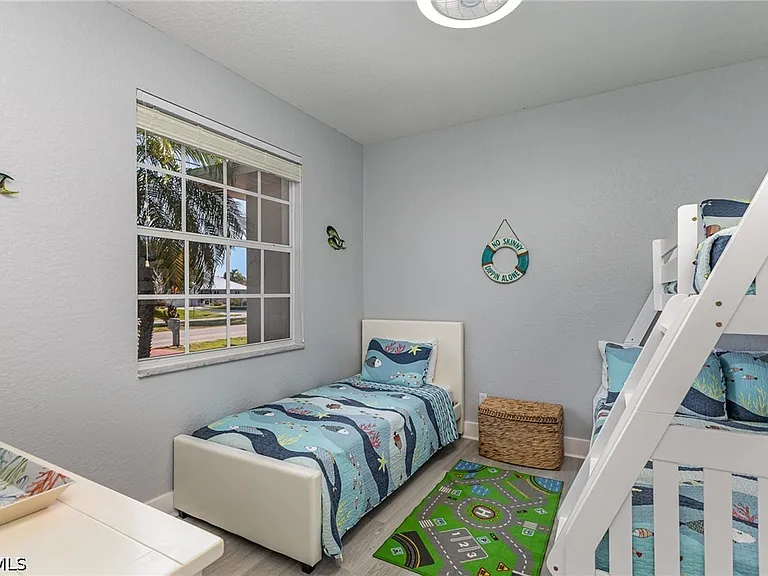 532 W Archer Pkwy — Photo 16