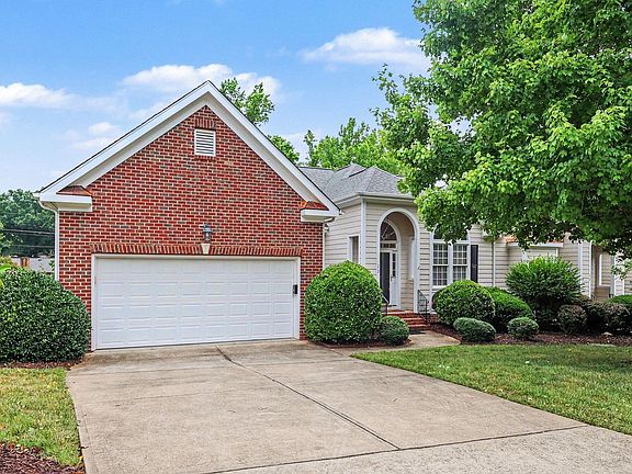 3rd image of 13 York Woods Pl