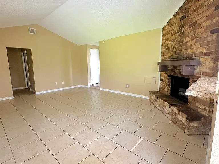 12210 Roandale Dr — Photo 7
