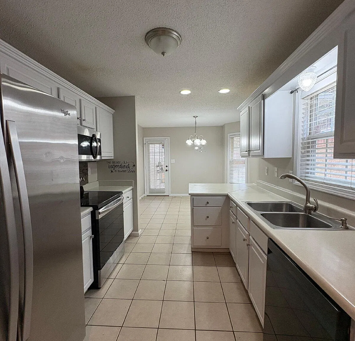 4 bed, 2.5 bath, 1607 sqft, $1,850 — Photo 3